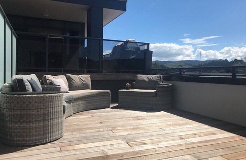 Whangamata Appartement | Spectacular Apartment with Spa pool, Heated Swimming pool, Private Decks & some