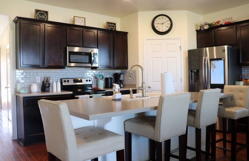Dupont Maison | Spectacular back side patio open space and mountain view close to the costco