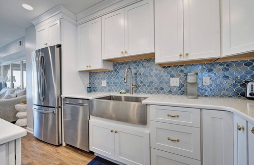 Fenwick Landing Maison | Spectacular Bay Views Near Fenwick Island - 3BR Coastal Retreat! Community Pool, WIFI, Beach Town, Shopping and Restaurants!
