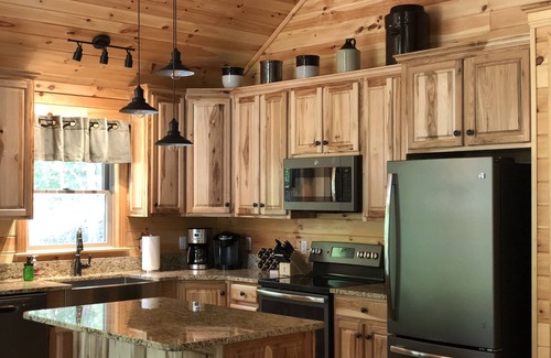 Berkeley Springs Cabine | Retraite de couples spectaculaires, emplacement boisé privé, animaux domestiques acceptés, WiFi