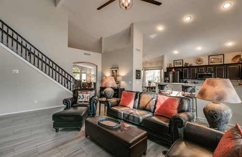 Superstition Springs Maison | Spectacular Golf Course Home with Pool and Views!