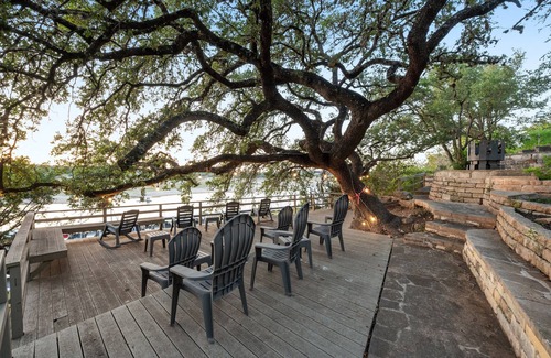 Buffalo Gap Maison | SPECTACULAR LAKEFRONT OASIS Over 400 feet frontage on 2 acres of century oaks