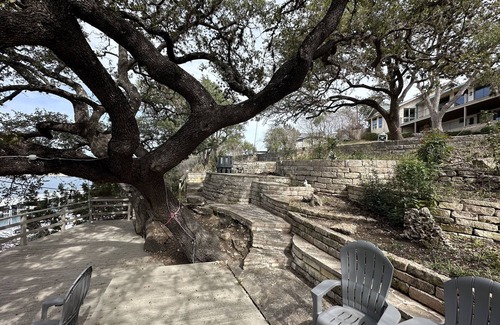 Buffalo Gap Maison | SPECTACULAR LAKEFRONT OASIS Over 400 feet frontage on 2 acres of century oaks