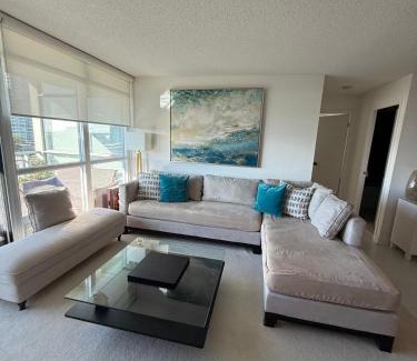CityPlace Appartement | Spectacular Large 3 Bedroom 3 Bath Condo Downtown Toronto Lakeview
