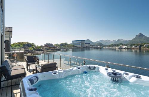 Svolvaer Maison | Spectacular mountain views with fireplace and jacuzzi