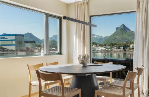 Svolvaer Maison | Spectacular mountain views with fireplace and jacuzzi