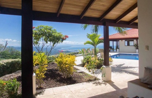 Ojochal Maison | Spectacular Ocean and Mountain Views in the hills above Ojochal