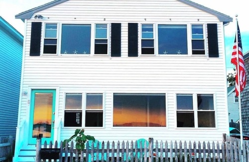 Minot Maison | Spectacular Ocean Sunsets I Pet Friendly