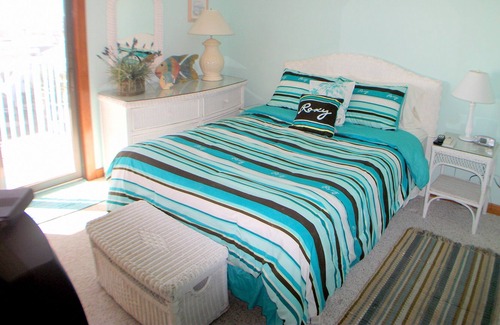 Sea Isle City Copropriété | Spectacular oceanfront views ,corner unit in the popular Spinnaker Condominiums.