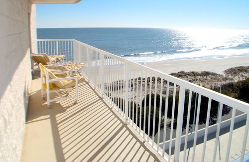 Sea Isle City Copropriété | Spectacular oceanfront views ,corner unit in the popular Spinnaker Condominiums.