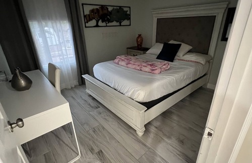Paradise Valley Village Maison | Spectacular One Bedroom Guest House