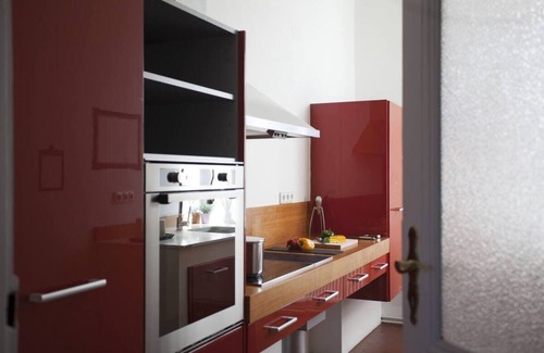 Andel Appartement | Stunning river-view apartment in Naplavka Smichov, sleeps 11, perfect for exploring Prague!
