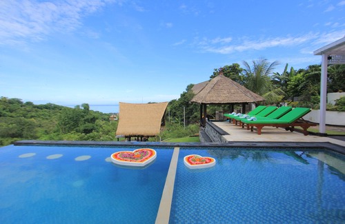 Temukus Villa | Rinisha Rumah Senja, petit déjeuner gratuit et spectaculaire coucher de soleil sur la mer, Lovina Bali