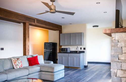 Burdett Maison | Spectacular Sunsets, Private Setting: