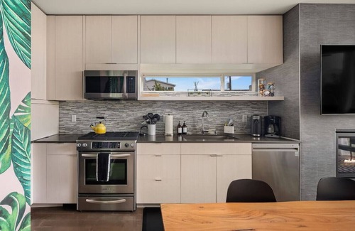 Eastlake Maison | Moderne 5 Histoire Maison de ville avec une vue panoramique sur le toit et privé!