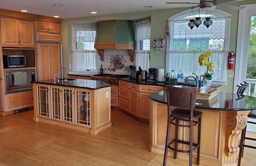 Island Heights Maison | Spectacular waterfront w/private Beach 5 BR Island Heights