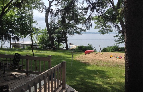 Green Lake Cottage | Spectaculaire Waterfront Cottage sur le magnifique lac Vert. Parfait pour les familles!