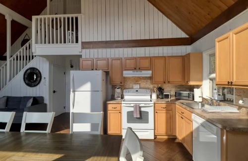 Athens Maison | Spectacular Waterfront Lake Home, near Hunter & Windham mountain’s