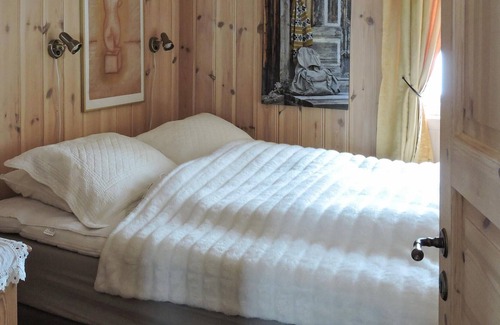 Sor-Aurdal Maison | Spend a cozy vacation in this spacious and tasteful cottage.