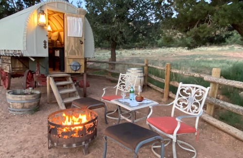 Grover Cabine | Spend a romantic night in a shepherds camp wagon