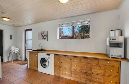 Kjellerup Maison | Spend an unforgettable vacation in this inviting vacation home with wellness.