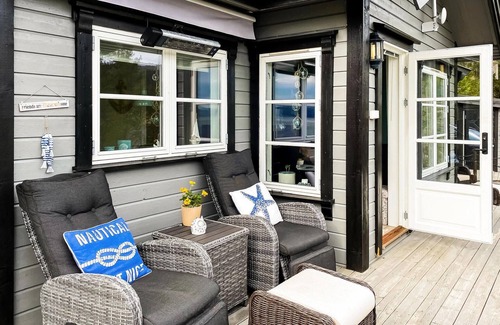 Torjulvagen Maison | Spend beautiful vacations in this cottage near the village Bæverfjord