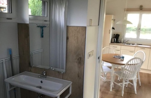 Vriezekoop Cottage | Passez la nuit sur l'eau dans Tiny House / Trekkershut Comfort / Mini Bungalow