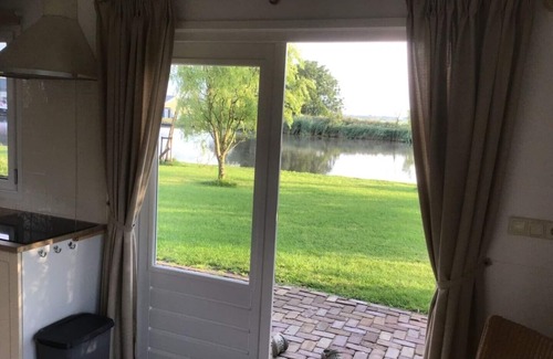 Vriezekoop Cottage | Passez la nuit sur l'eau dans Tiny House / Trekkershut Comfort / Mini Bungalow