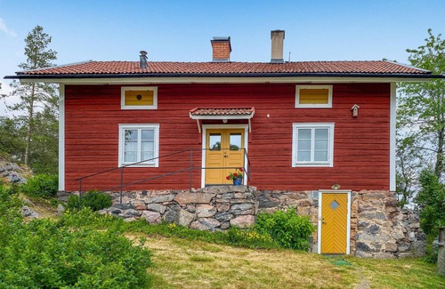 Valdemarsvik Maison | Spend wonderful vacations in this vacation home with outdoor jacuzzi
