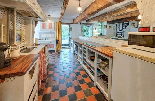 Bazouges-la-Perouse Maison | Spend your vacation in this inviting vacation home in a wonderful location.