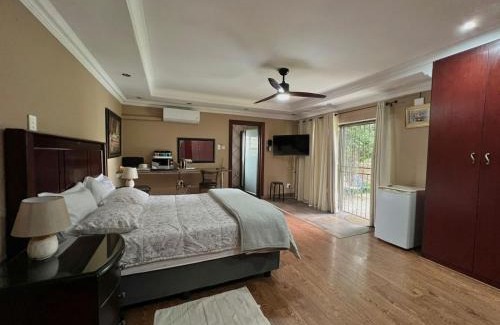 Middelburg Maison | Spies Villa - Fast Wi-fi, Netflix and Generator