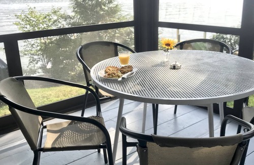 Meredith Cabine | Broche Point - Charme Winnipesaukee Lakeside Chalet (NH)