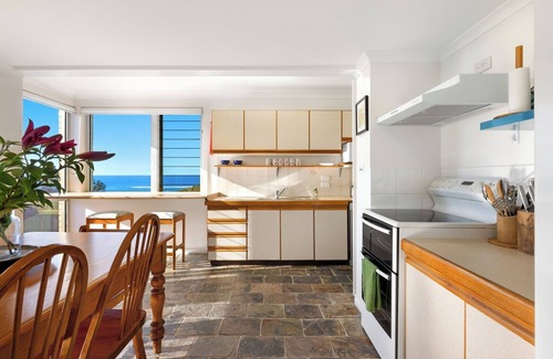 Yamba Appartement | Spindrift Lowerdeck BEACH FRONT location! Retro style 2 bed, Wifi, Nespresso++++