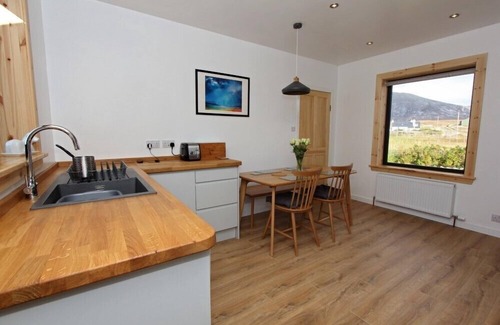 Brenish Cottage | SPINDRIFT, pet friendly, with open fire in Timsgearraidh