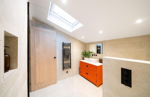 Abbots Salford Maison | Spinney - a unique open plan barn, with private garden