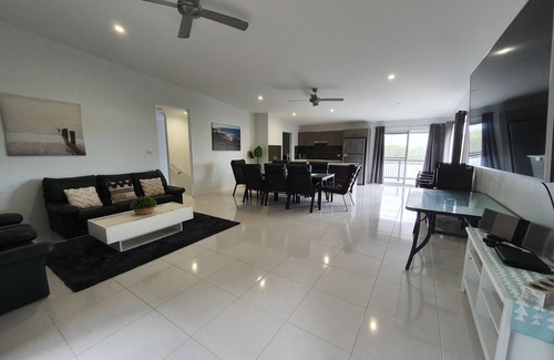 Scotts Head Maison | SPIRAL VIEWS