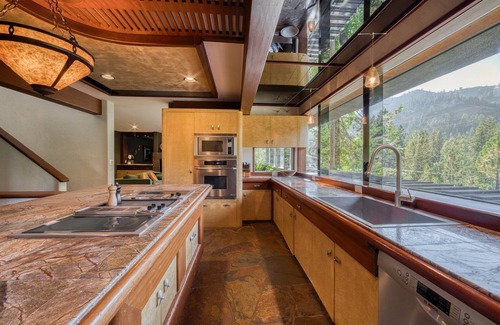 Alpine Meadows Maison | Spire Chalet at Alpine Meadows - 4BR 4.5 BA W/ Hot Tub & Ski Shuttle