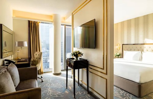 Portsoken Hôtel | Spitel Fyeld Junior Suite at Hotel Saint—East End London Views!