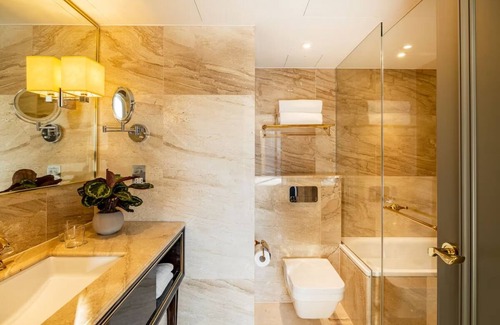 Portsoken Hôtel | Spitel Fyeld Junior Suite at Hotel Saint—East End London Views!