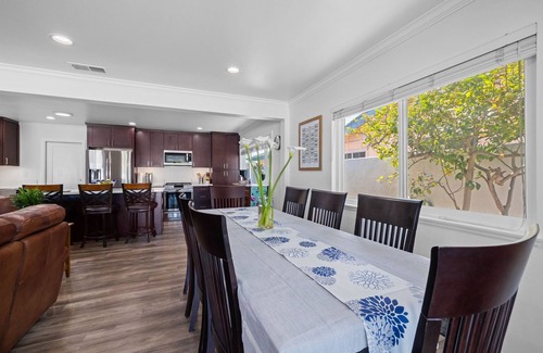 University City Maison | Splash! 40’ Pool, Bunks, 8 Mins to Beach, Close to ALL Attractions, La Jolla