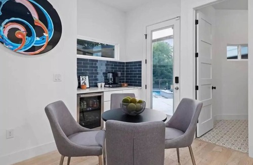 Galindo Maison | Splash Manor! Heated Pool, Gym, and Shuffleboard Table