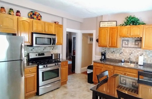 West Codman Hill - West Lower Mills Appartement | Charming 3 Bedrm-15 minutes drive to Longwood Medical Area & So Much More!
