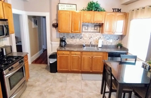 West Codman Hill - West Lower Mills Appartement | Charming 3 Bedrm-15 minutes drive to Longwood Medical Area & So Much More!