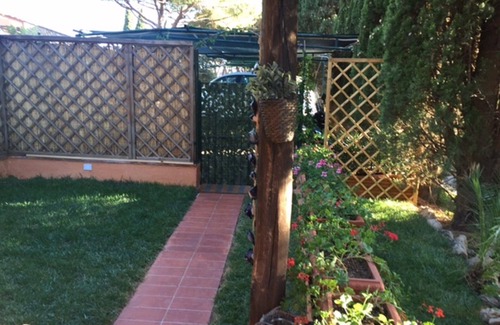 Cala Piccola Maison | PISO CON JARDIN PEQUEÑO EN CALA, relajarse en la naturaleza
