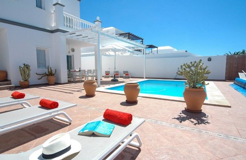 Costa Teguise Villa | Splendid Costa Teguise Villa | 4 Bedrooms | Casa Angelica | Walking Distance to Beach | Great Pool Area