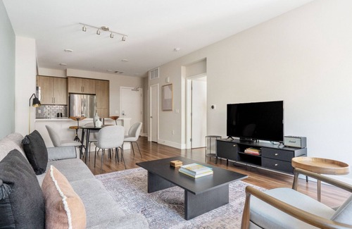 Heritage District Appartement | Splendid Sunnyvale 1BR w/ Movie Room & A/C, nr Shops, by Blueground
