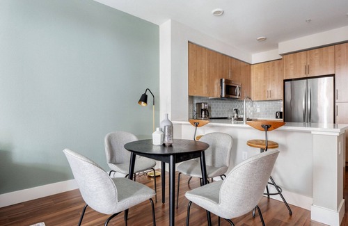 Heritage District Appartement | Splendid Sunnyvale 1BR w/ Movie Room & A/C, nr Shops, by Blueground