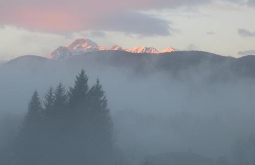 Montjoie-en-Couserans Appartement | Splendide vue Pyrénées, Rez de jardin 2 chambres