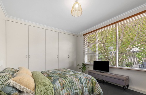Highton Maison | Split level home with pool/spa close to river, CBD, Surfcoast and Wineries