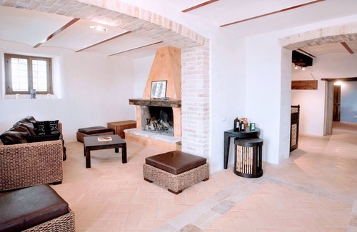 San Brizio Villa | SPOLETO TRANQUILITA + PISCINE. SLEEPS 20. ROME 1 HEURE